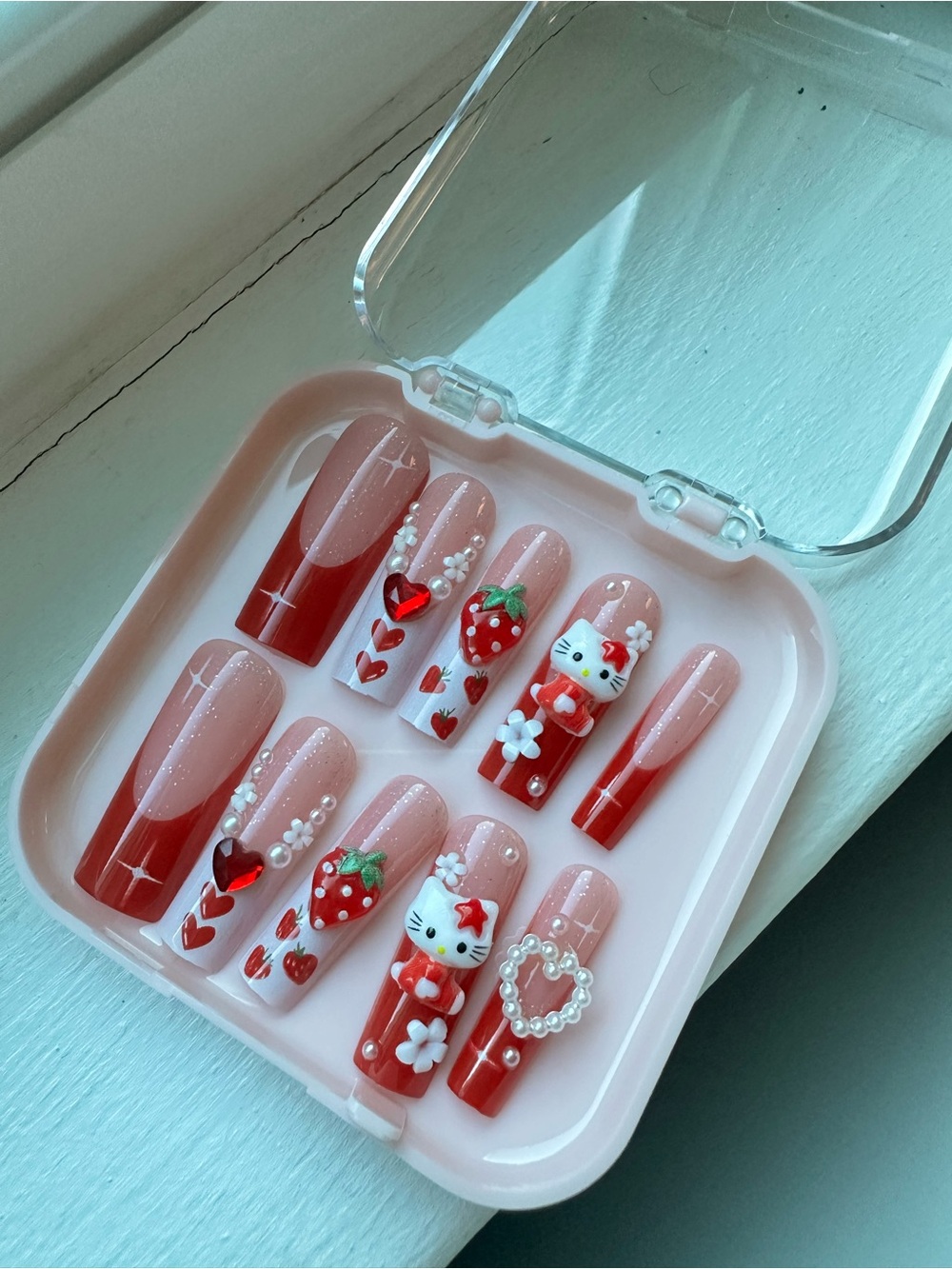 Hello Kitty Strawberry Theme Press-On Nails